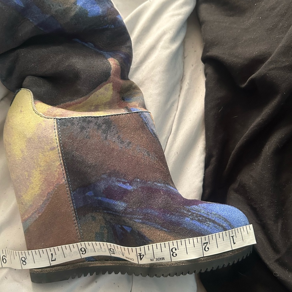 Uggs - Picture 13 of 14